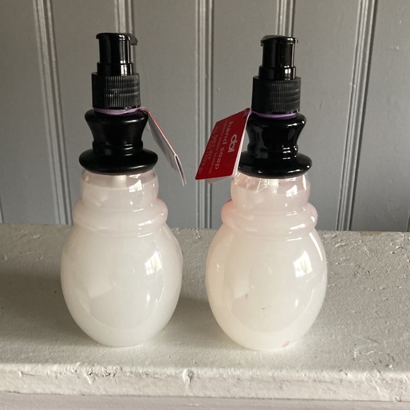 NWT Set of 2- Merry Berry Scented Holiday Snowman ⛄️ Hand Soap Dispensers 20.6oz - Picture 6 of 17